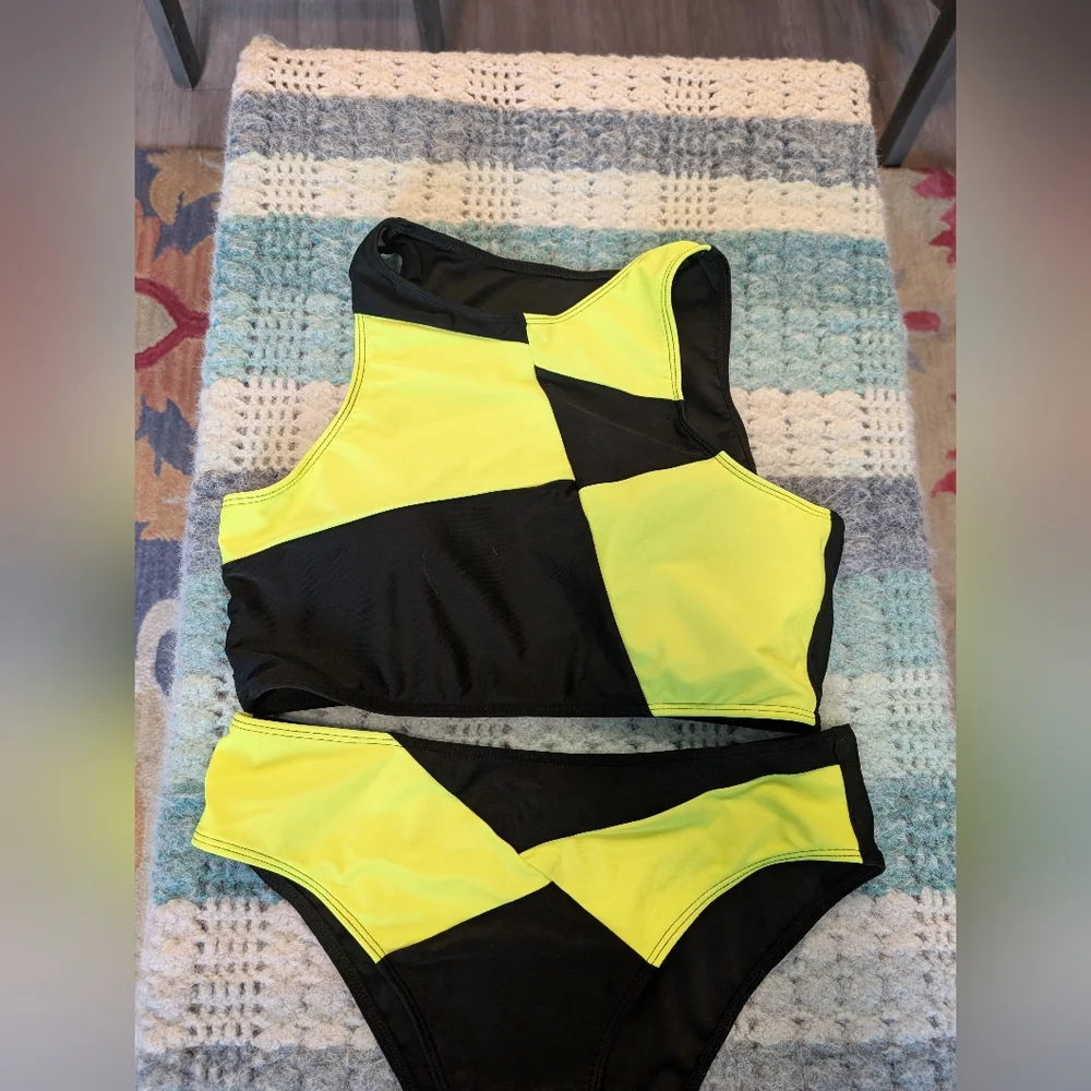 Shego Cosplay‎ Black and Neon Yellow Colorblock Bikini Set Size Large